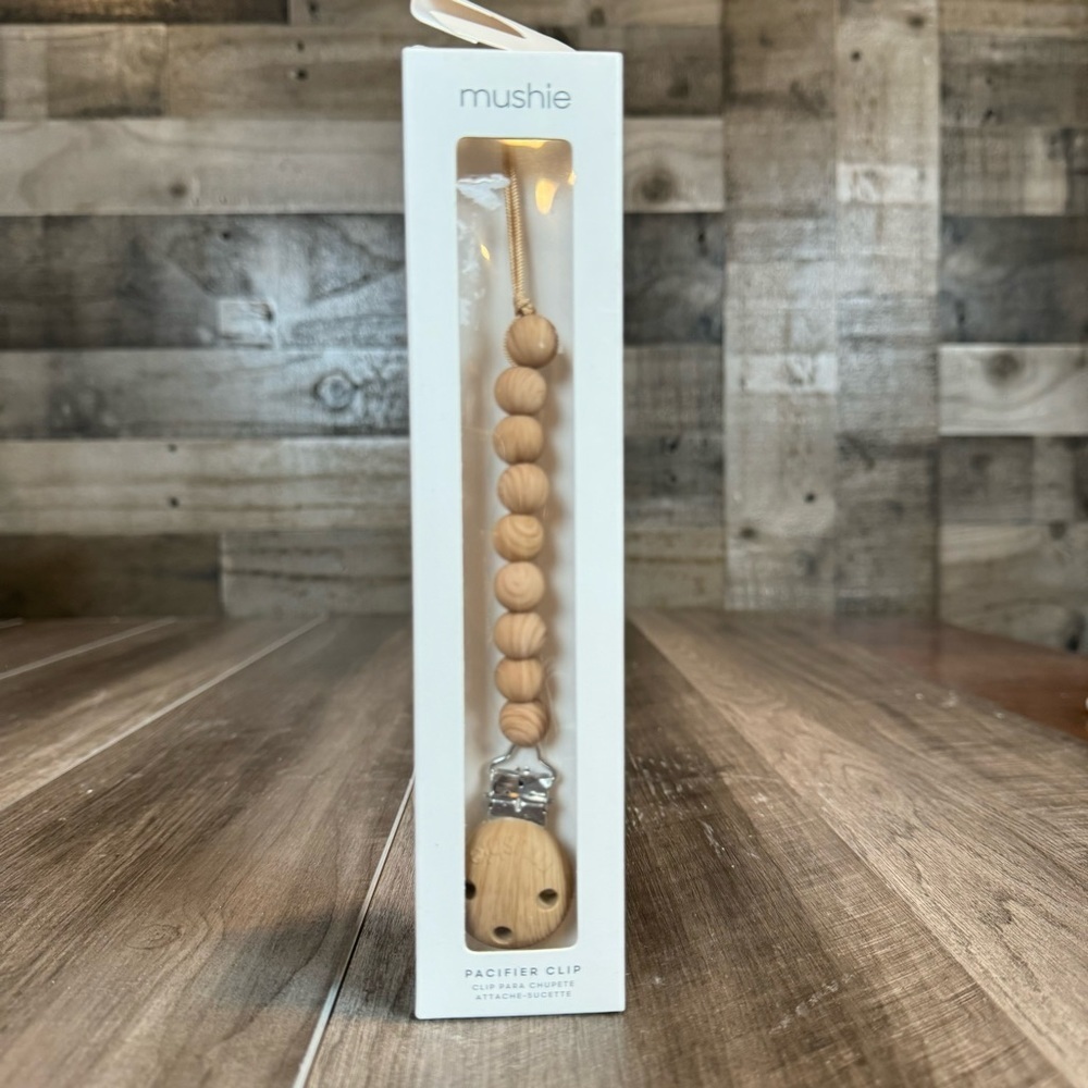 Mushie Hera Faux Wood Clip Holder • New in Box!